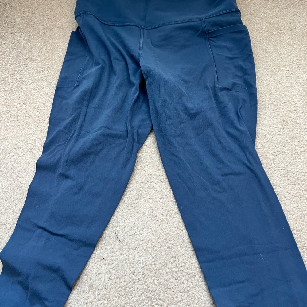 Athleta Salutation 7/8 Tight in Deep Blue
